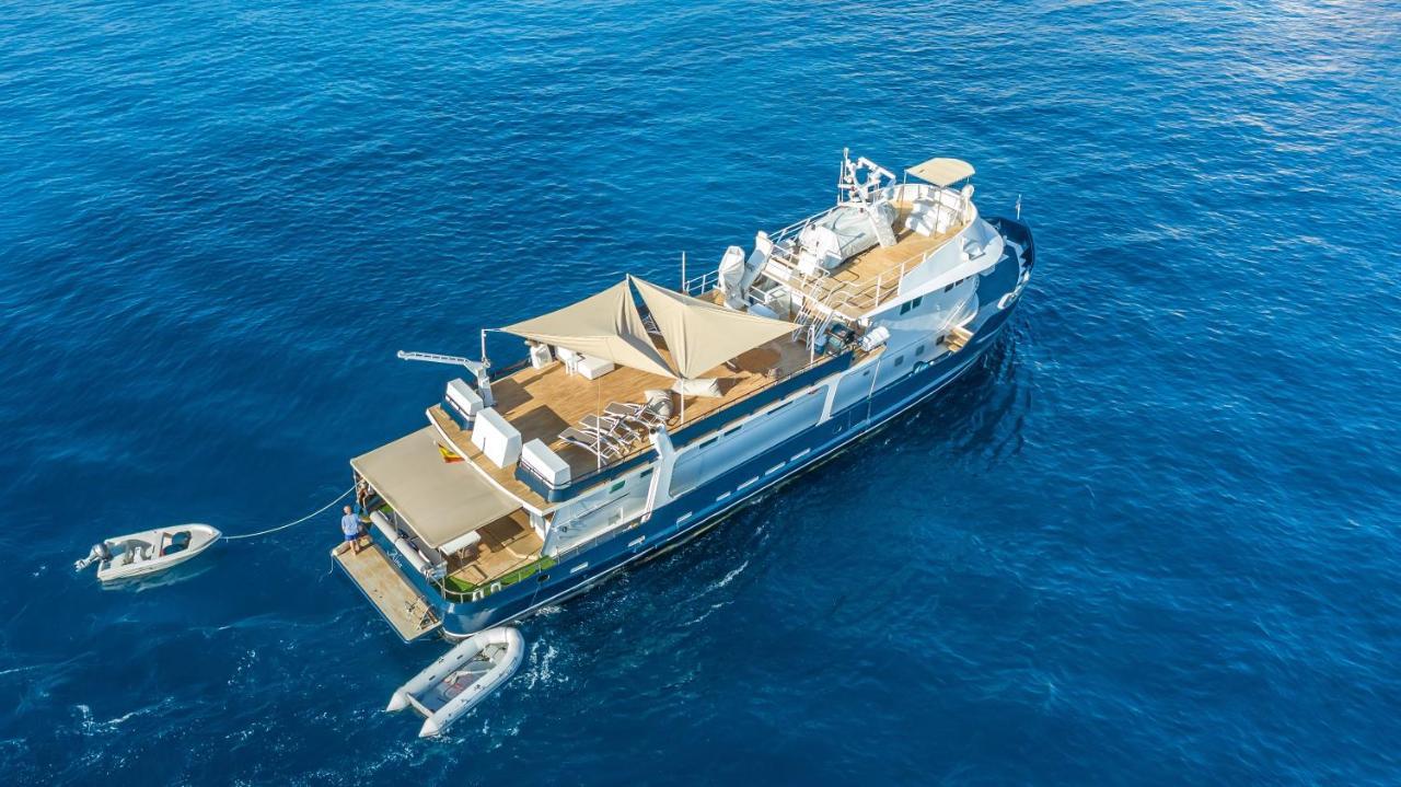 Luxury Boat Barcelona Botel
